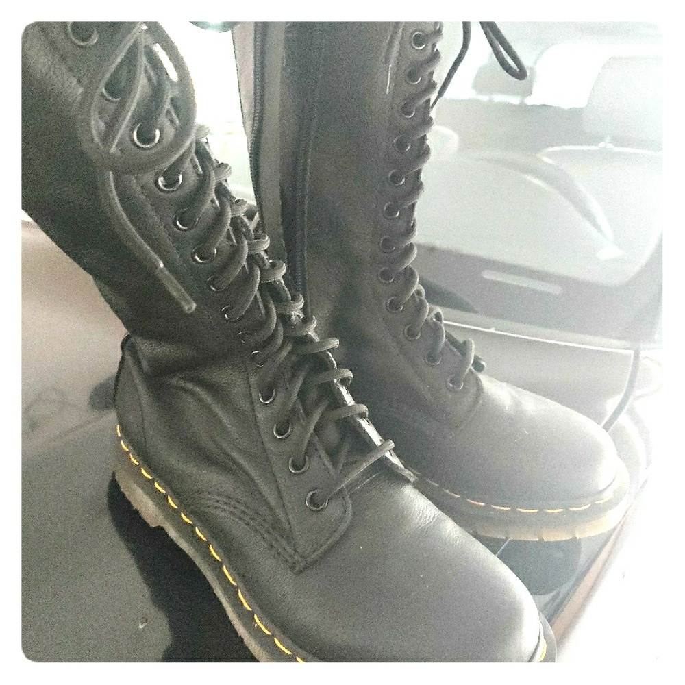 Dr. Martens 14 eye black zip up boots size 8